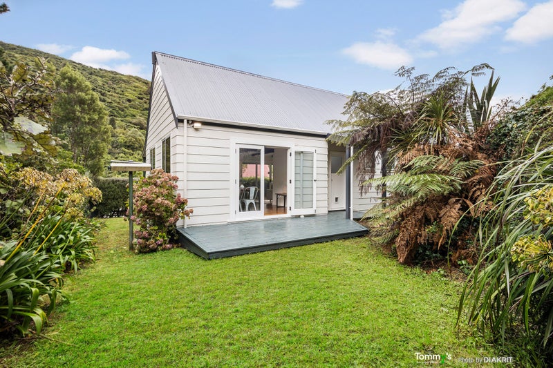 101 Hazlewood Avenue, Karori, Wellington - Carousel 1