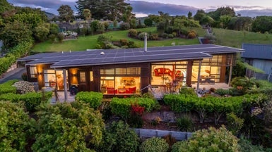 6 Ferndale Drive, Waikanae - Carousel 1