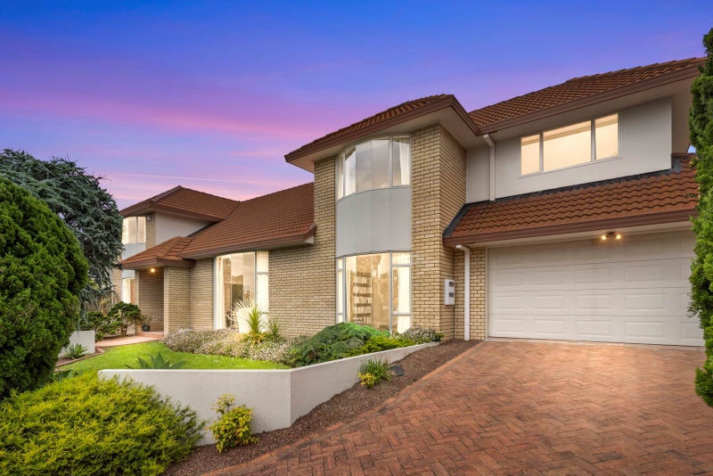 8 Napa Court, Shamrock Park, Auckland - Carousel 2