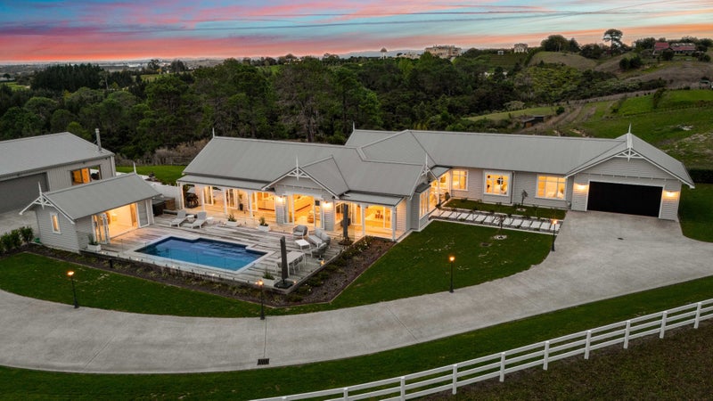 21 Diamond Lane, Riverhead, Riverhead - Carousel 1