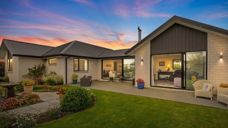 4 Shier Place, Amberley, Amberley - Carousel 1