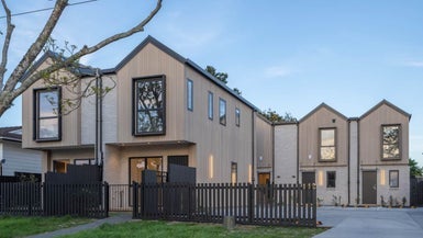 112A Beach Road, Te Atatu Peninsula, Auckland - Carousel 1