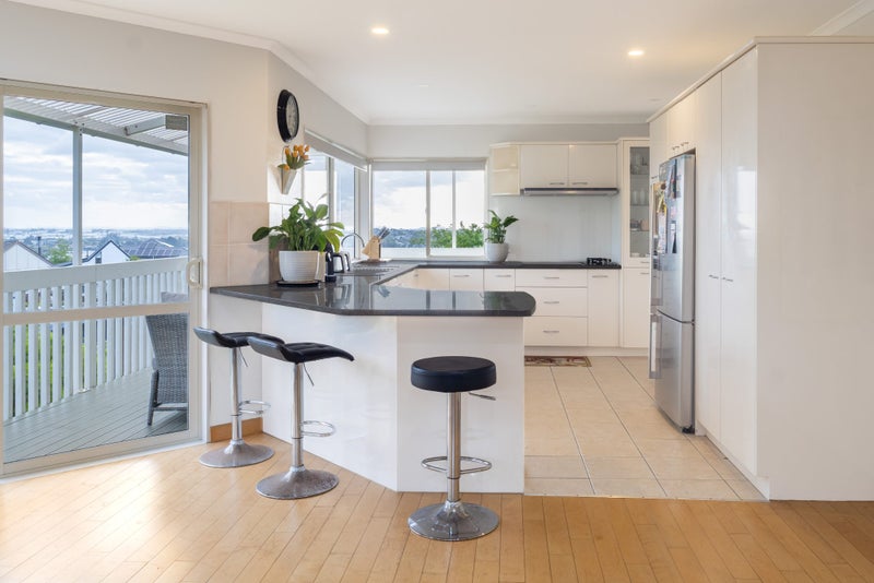 16 McCahill Views, Botany Downs, Auckland - Carousel 16