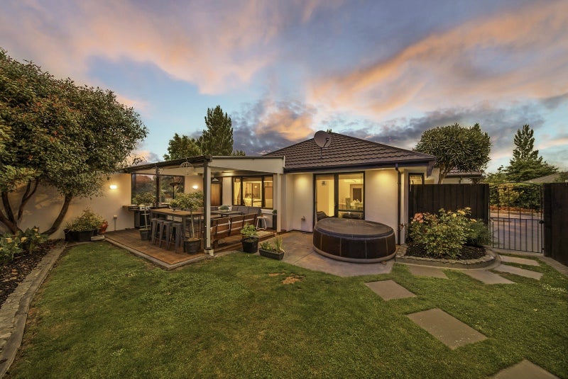 11 Baltic Place, Northwood, Christchurch - Carousel 1