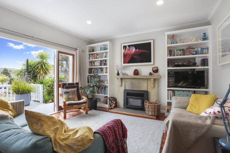18 Derwent Crescent, Titirangi, Auckland - Carousel 2