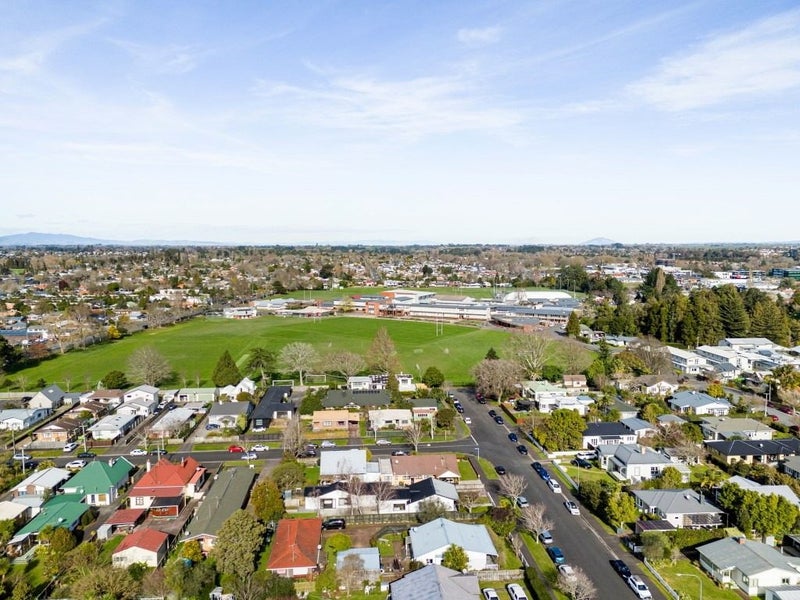 25A Bond Street, Hamilton East, Hamilton - Carousel 23