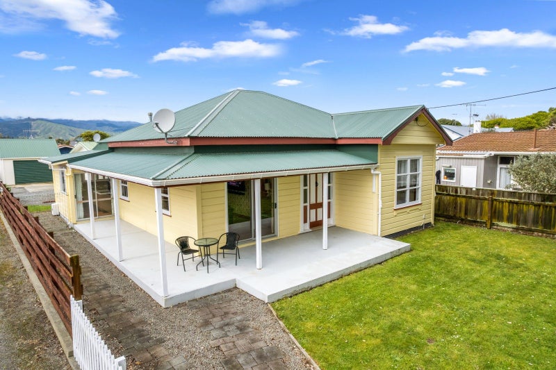 24 Domain Road, Otaki - Carousel 1
