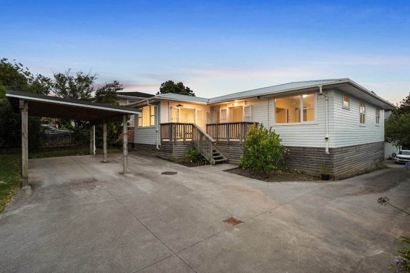 10 Windy Ridge Road, Glenfield, Auckland - Carousel 1