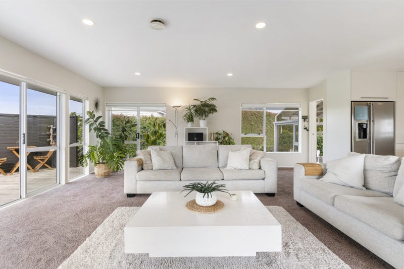 19 Mayfair Crescent, Mairangi Bay, Auckland - Carousel 2