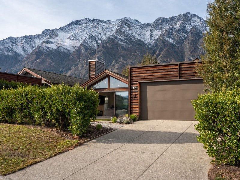 4 Jackby Court, Jacks Point, Queenstown - Carousel 1