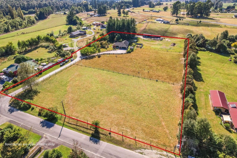 22 Grey Street, Murchison - Carousel 21