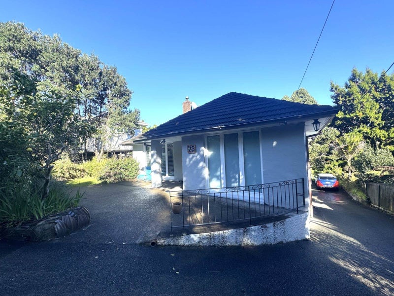 25 Arama Avenue, Titirangi, Auckland - Carousel 2