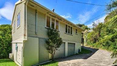 34A Lyndhurst Road, Tawa, Wellington - Carousel 1