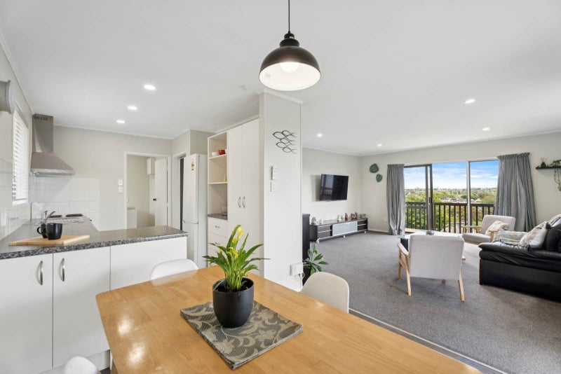 1/55 Lewisham Street, Highland Park, Auckland - Carousel 2