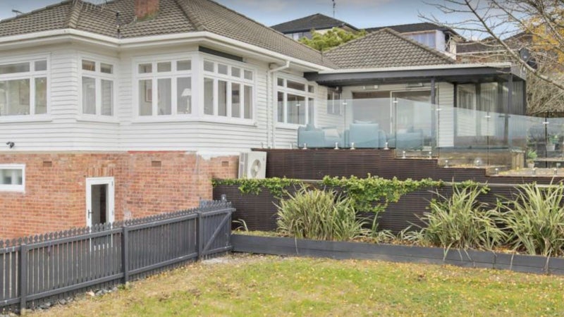 12A Beach Road, Mellons Bay, Auckland - Carousel 1