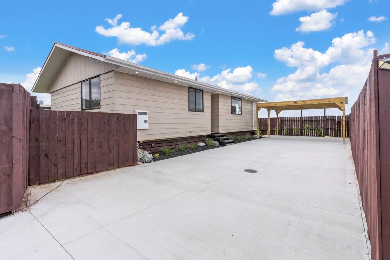 2/16 Secretariat Place, Randwick Park, Auckland - Carousel 1