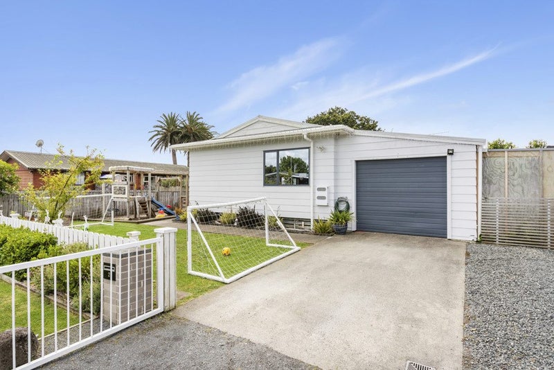 2 Mary Keane Lane, Parakai, Helensville - Carousel 1