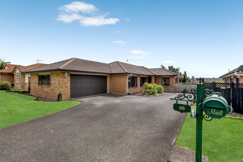 35 Fergy Crescent, Wattle Downs, Auckland - Carousel 1
