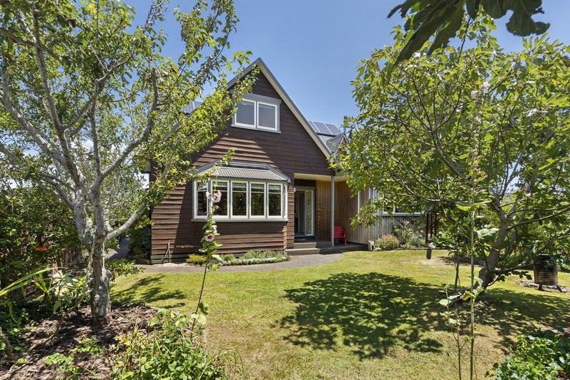 4 Smith Road, Merrilands, New Plymouth - Carousel 1