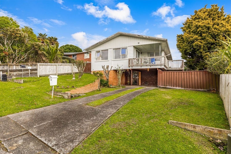 18 Lilburn Crescent, Massey, Auckland - Carousel 2