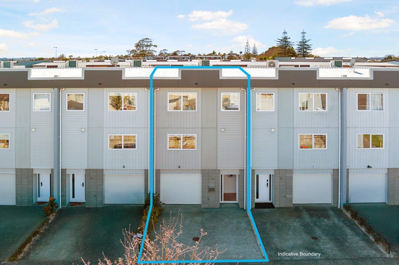 81 Bordeaux Parade, Te Atatu South, Auckland - Carousel 2