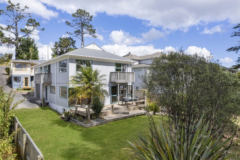 2/234 Sunset Road, Windsor Park, Auckland - Carousel 1
