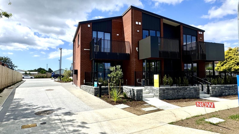 10-12 Humphreys Place, Mangere, Manukau City, Auckland - Carousel 2
