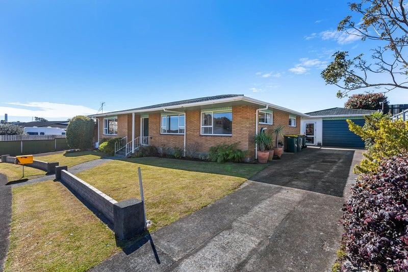 16 Bronte Place, Whalers Gate, New Plymouth - Carousel 1
