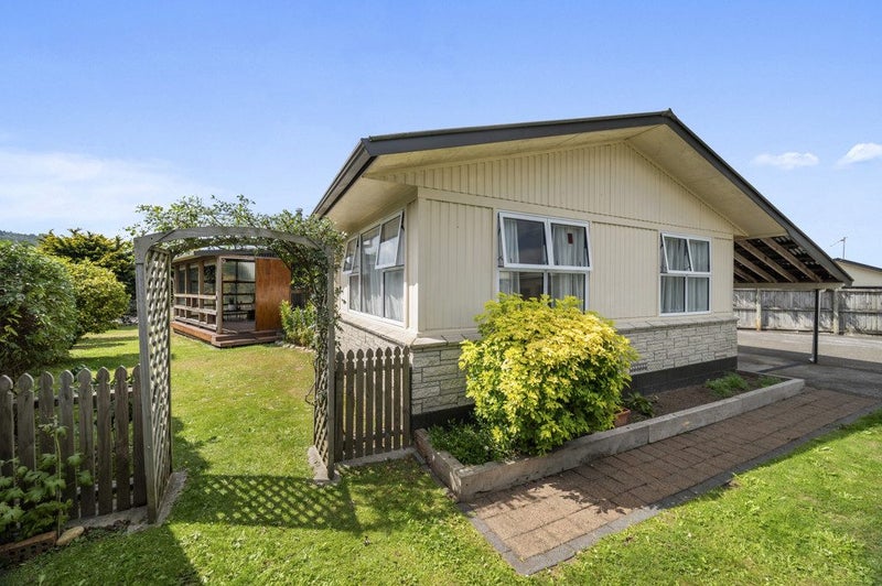 7 Adam Place, Mangakakahi, Rotorua - Carousel 1