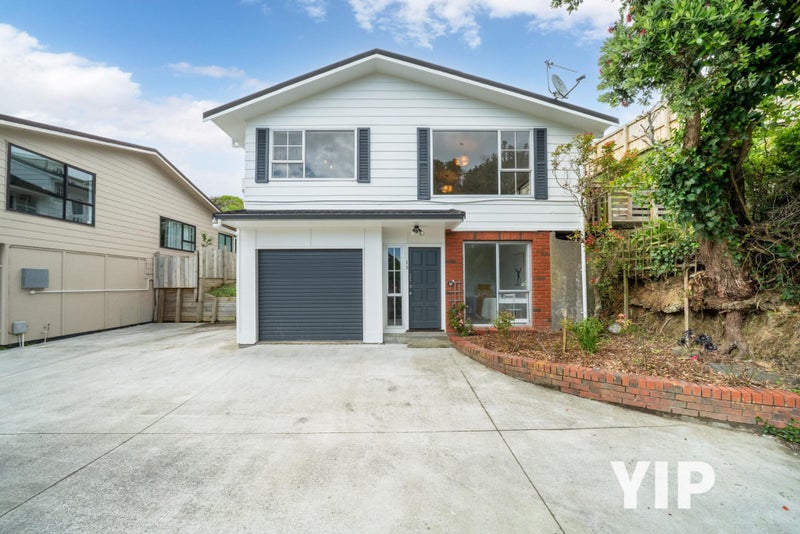 11 Petherick Crescent, Johnsonville, Wellington - Carousel 1