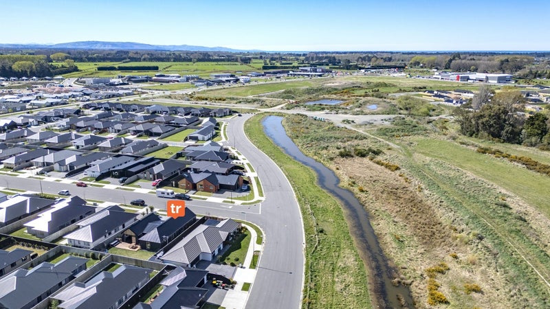 24 Nathaniel Archer Street, Woodend, Woodend - Carousel 36