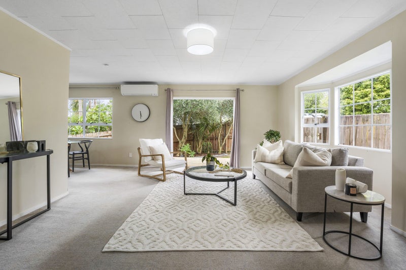 1/1 Mira Place, Windsor Park, Auckland - Carousel 2