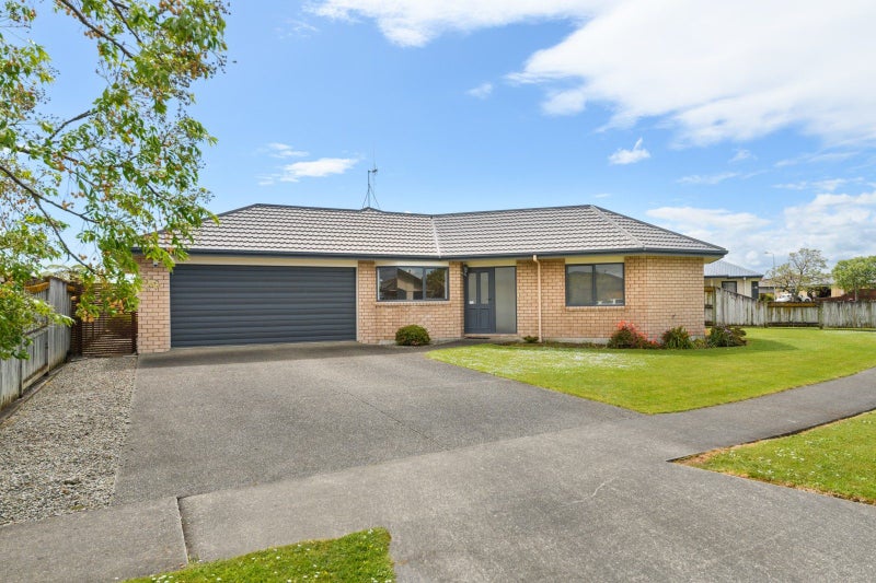 5 Daniel Place, Kelvin Grove, Palmerston North - Carousel 1