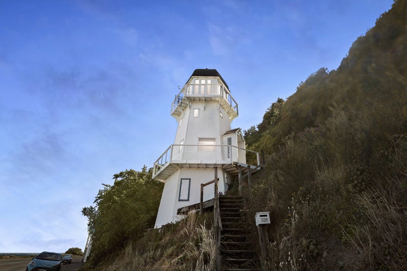 326 The Esplanade, Island Bay, Wellington - Carousel 1