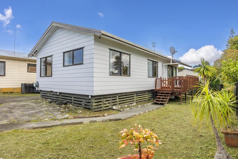 1/42 Starforth Place, Henderson, Auckland - Carousel 1