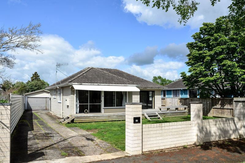 42 Montgomery Crescent, Bader, Hamilton - Carousel 2