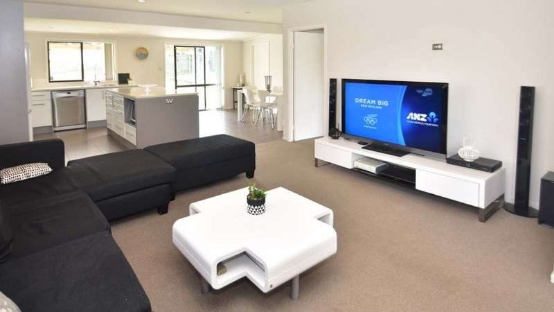 5 Oteha Valley Road, Northcross, Auckland - Carousel 2