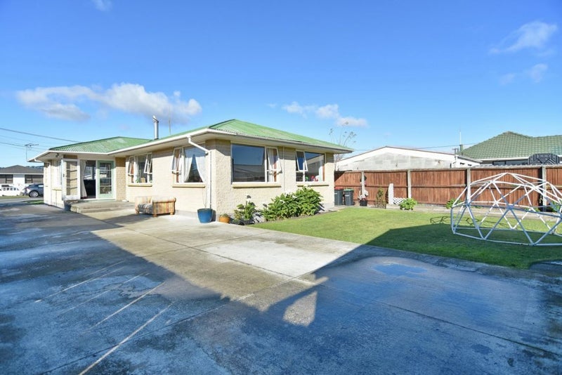 92 Frensham Crescent, Woolston, Christchurch - Carousel 1