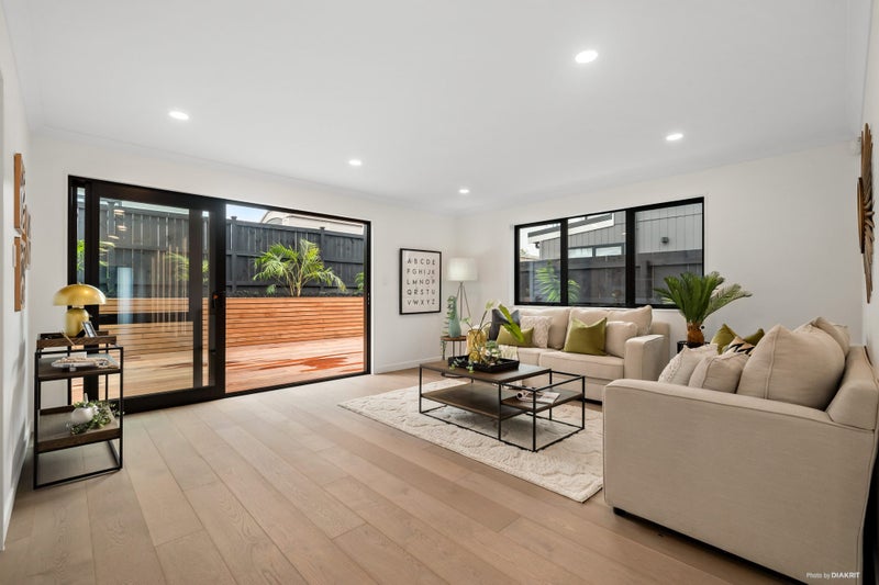 58 Matangi View Drive, Orewa, Orewa - Carousel 2