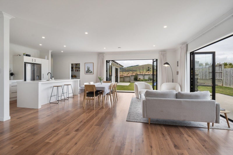 18 Atlantic Drive, Fitzherbert, Palmerston North - Carousel 2