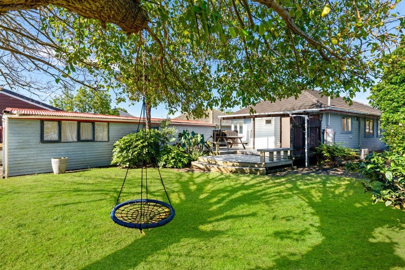 22 London Street, Te Atatu Peninsula, Auckland - Carousel 1