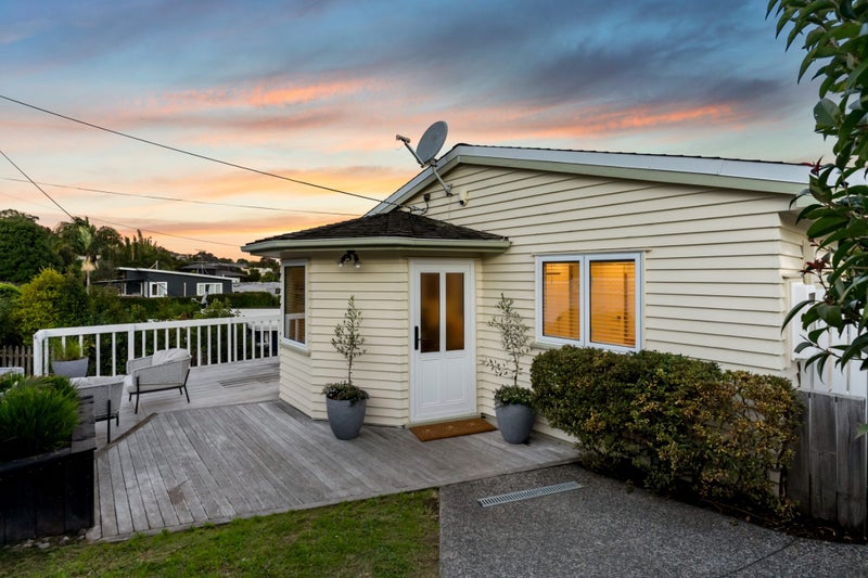 1/10 Hythe Terrace, Mairangi Bay, Auckland - Carousel 1