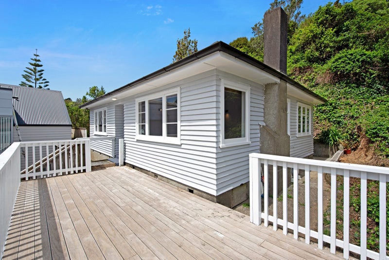 90 Newlands Road, Newlands, Wellington - Carousel 1