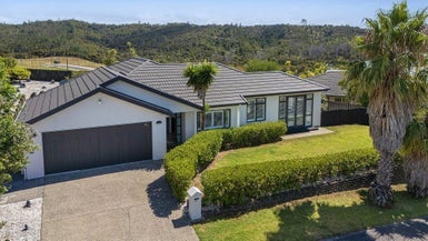 57 Roberta Crescent, Orewa, Orewa - Carousel 1