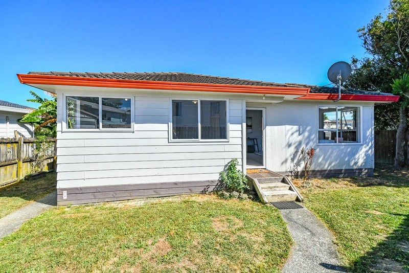 2/18 Silver Creek Road, Weymouth, Auckland - Carousel 1