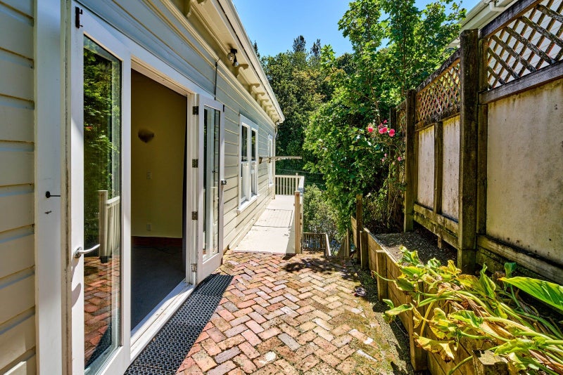 123 Glenmore Street, Kelburn, Wellington - Carousel 2
