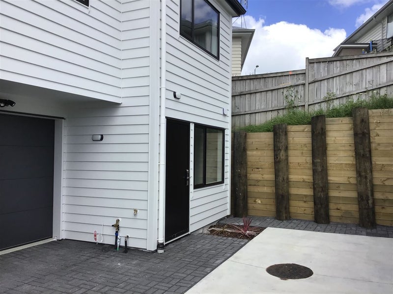13B Keiha Crescent, Massey, Auckland - Carousel 2