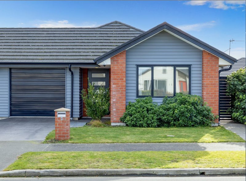 5 Limbrick Crescent, Wigram, Christchurch - Carousel 1