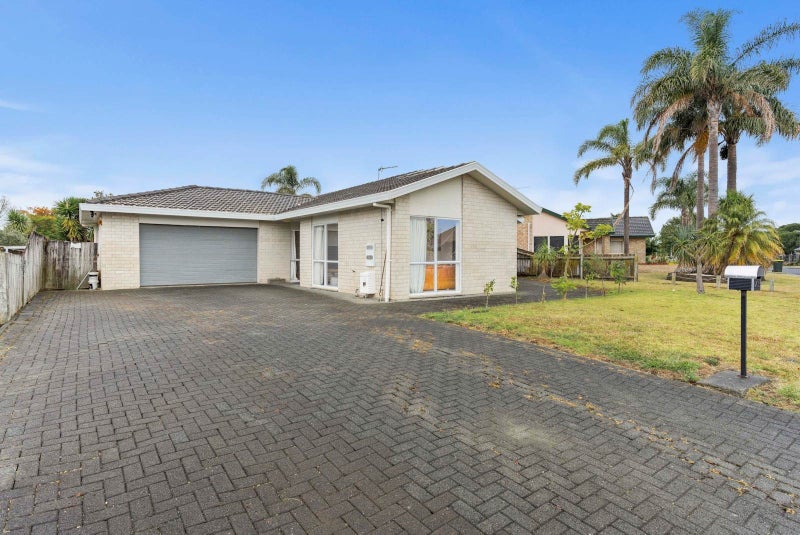 71 Tington Avenue, Wattle Downs, Auckland - Carousel 1