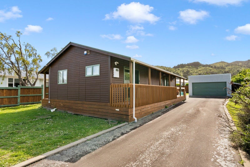 5 Kenward Crescent, Featherston - Carousel 1